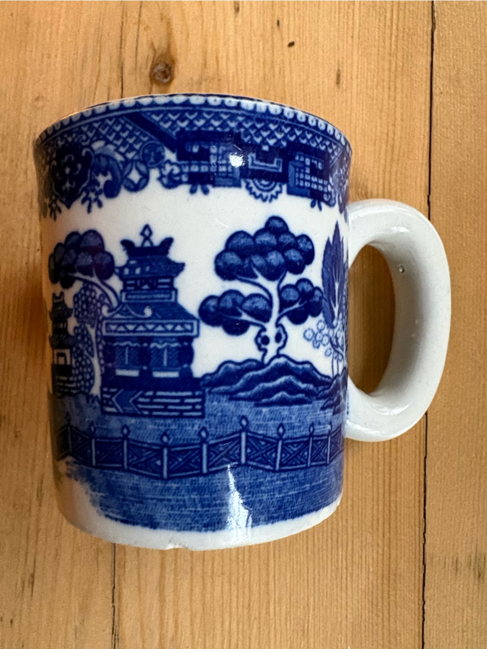 FLOW BLUE WILLOW MUG RESTAURANT WARE JAPAN HEAVY VINTAGE DINER